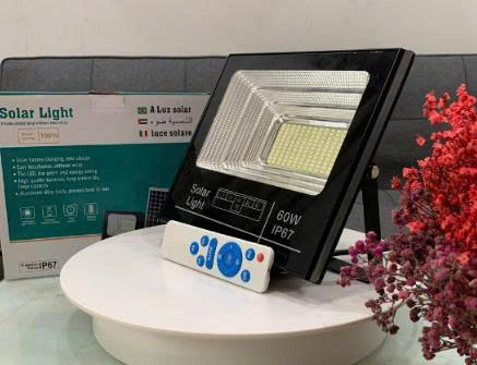 ĐÈN PHA NĂNG LƯỢNG MẶT TRỜI BLUETECH NT-SF300 (300W) – SÁNG MẠNH CHO BÃI ĐỖ XE, SÂN THỂ THAO