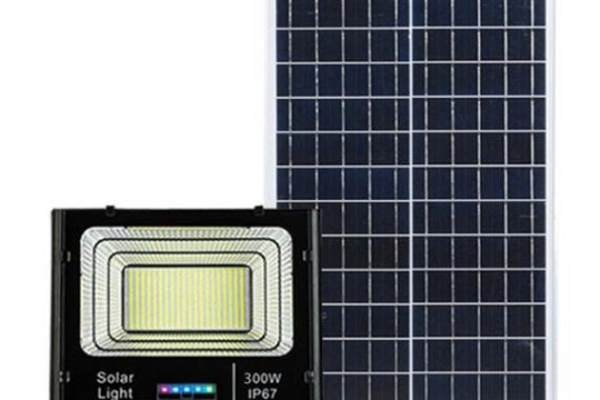 ĐÈN PHA NĂNG LƯỢNG MẶT TRỜI SACO 300W OE-P300S – 806 LED, SÁNG MẠNH CHO DỰ ÁN QUY MÔ VỪA