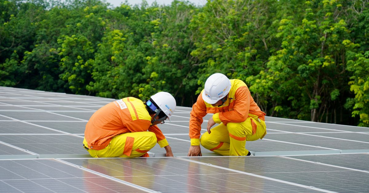 Kỹ sư khảo sát lắp đặt điện mặt trời mái nhà