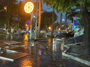 MÙA MƯA – NỖI LO CỦA CHỦ NHÀ SỞ HỮU ĐIỆN MẶT TRỜI 