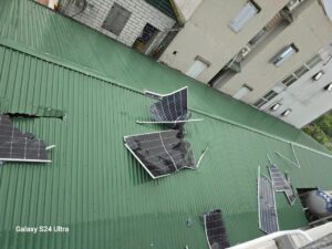 MÙA MƯA – NỖI LO CỦA CHỦ NHÀ SỞ HỮU ĐIỆN MẶT TRỜI 