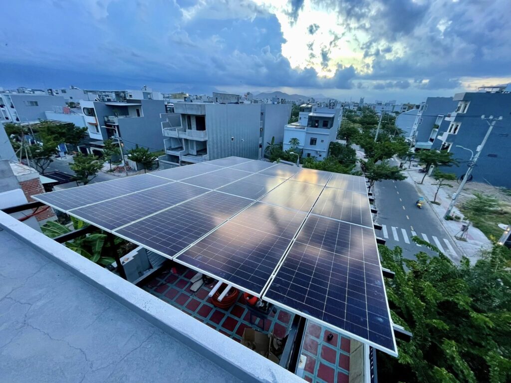 Hệ 10 Tấm Pin NLMT Hệ 10 Tấm Pin NLMT