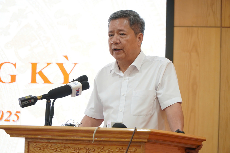 Ông Bùi Quốc Hùng, Phó Cục trưởng Cục Điện lực trả lời câu hỏi báo chí tại họp báo